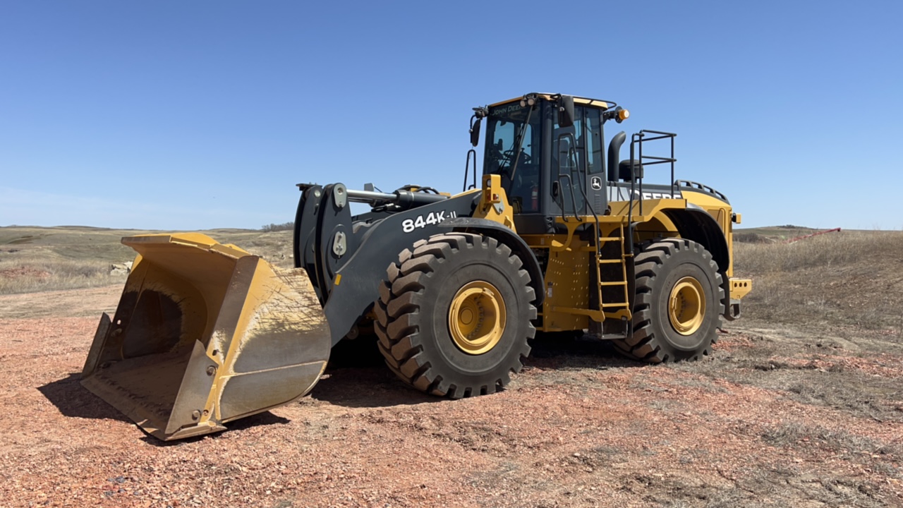 2015 Deere 844K-II